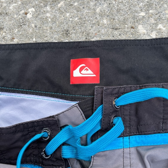 Quiksilver Charcoal and Light Gray Swim Trunks size 30 - Picture 2 of 4